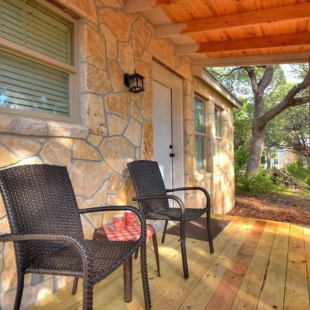 Cabins At Flite Acres - Mockingbird Cabin Wimberley Exterior photo